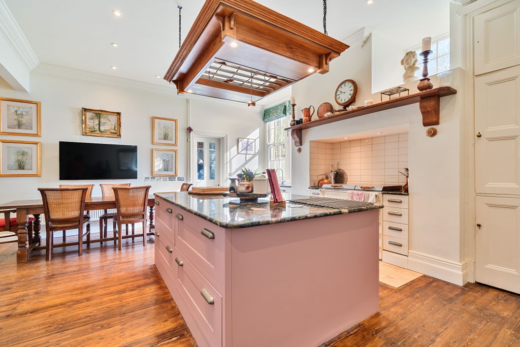 Property photo 3 of 33