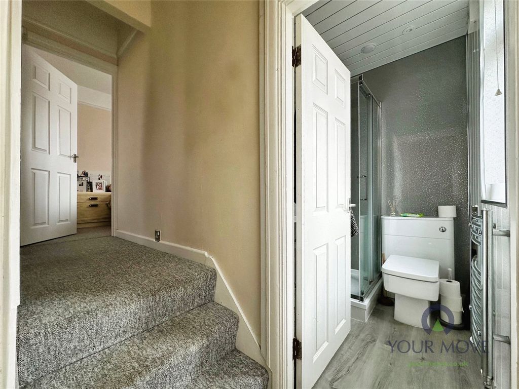 Property photo 3 of 16 Landing