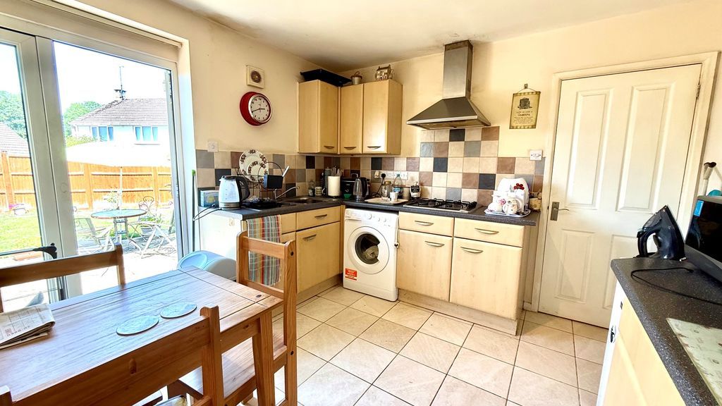 Property photo 3 of 9 Kitchen