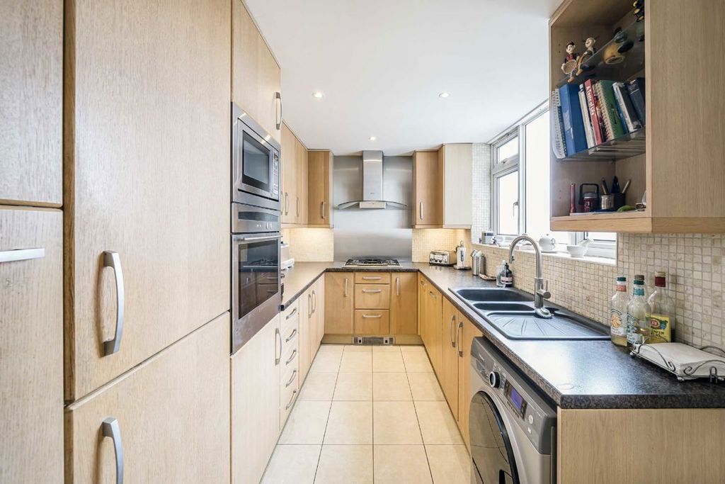 Property photo 2 of 6