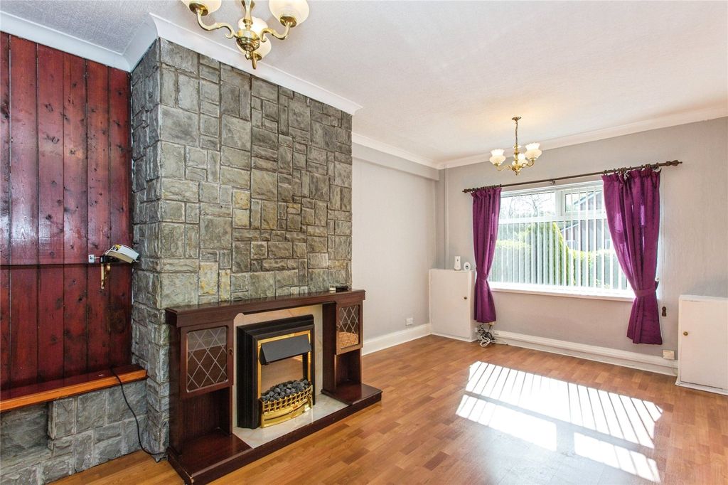 Property photo 3 of 15 Lounge