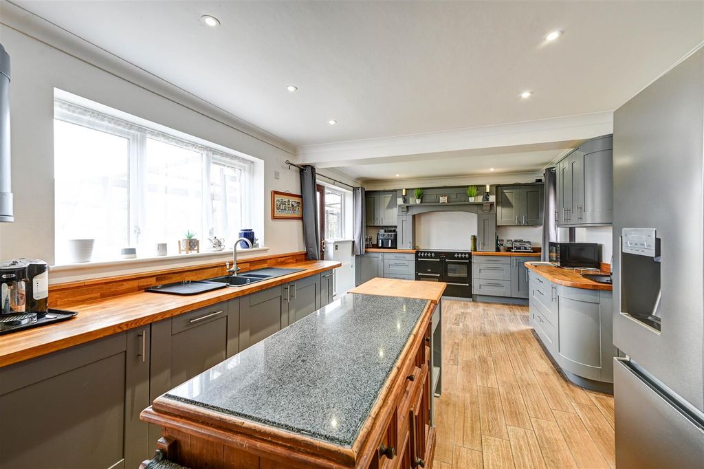 Property photo 2 of 31 Kitchen.Jpg