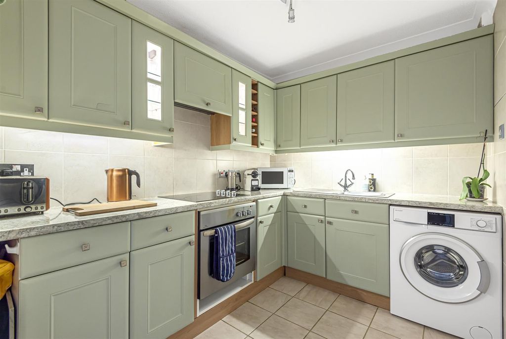 Property photo 3 of 19 Kitchen