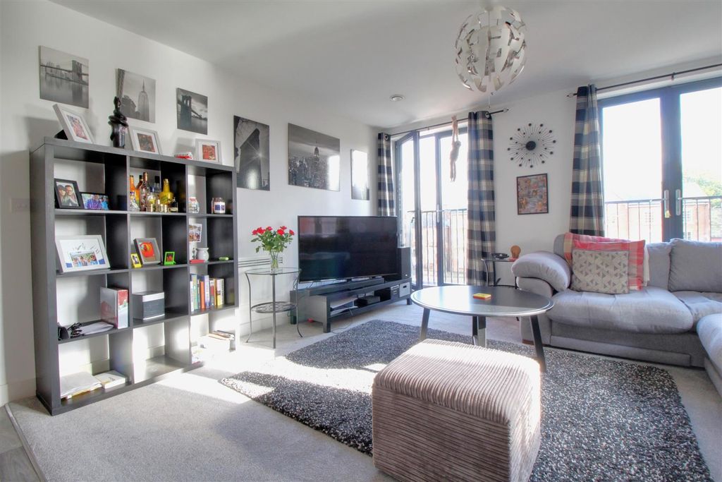 Property photo 3 of 13