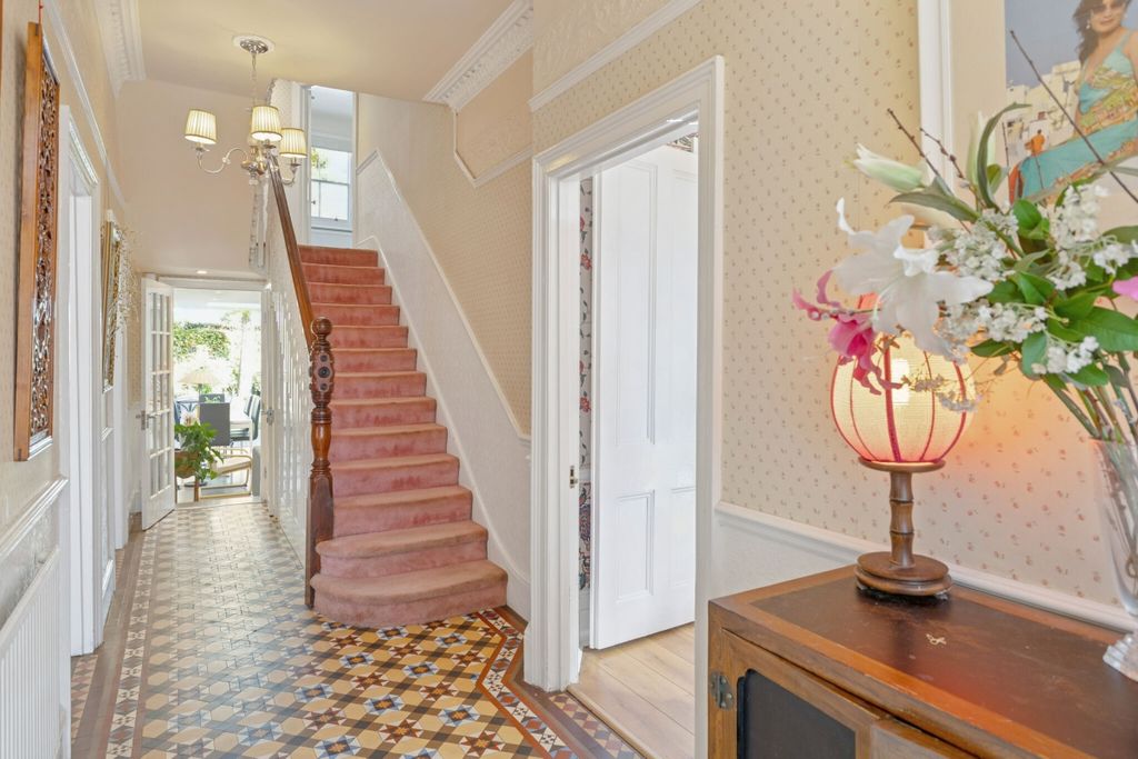 Property photo 3 of 20 99908_5 Hollingbo...