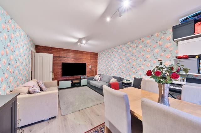 Property photo 3 of 11 Living Room / Dining