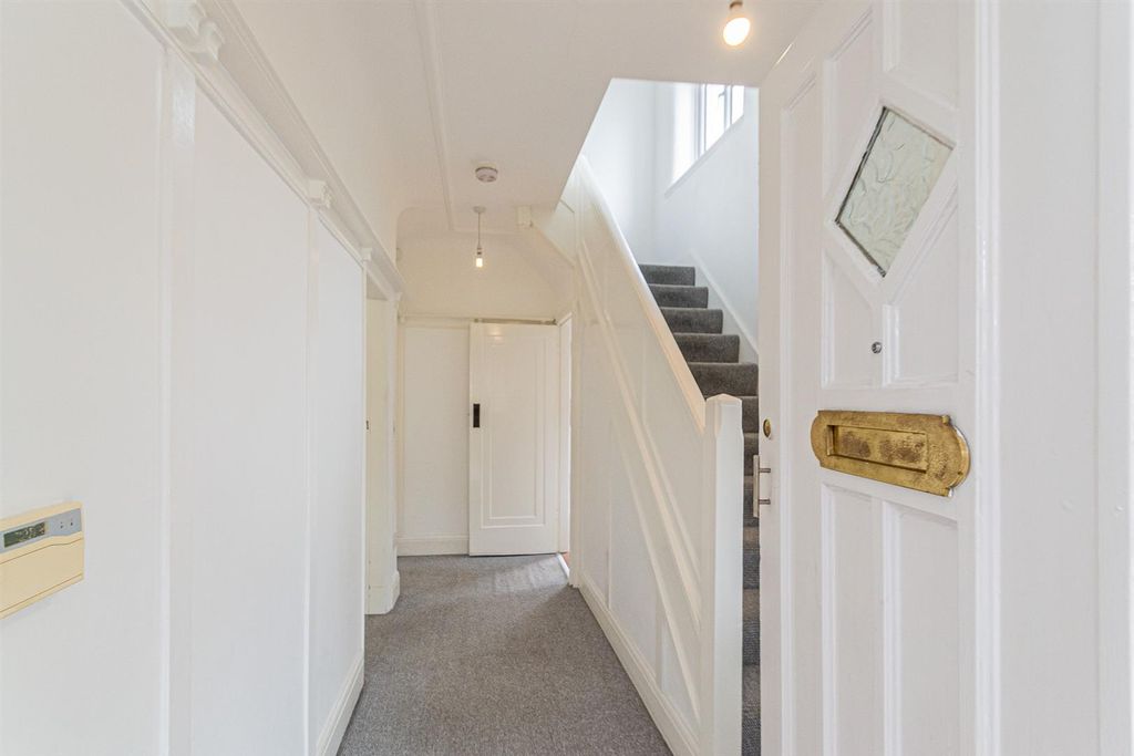 Property photo 3 of 21 Entrance Hallway