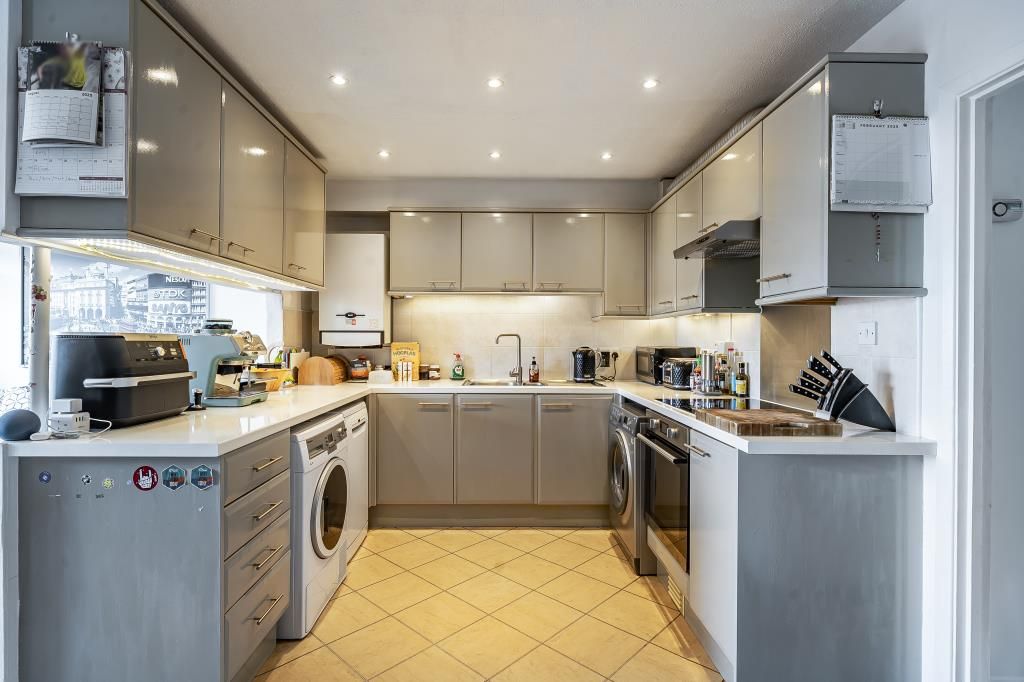 Property photo 2 of 20 Kitchen