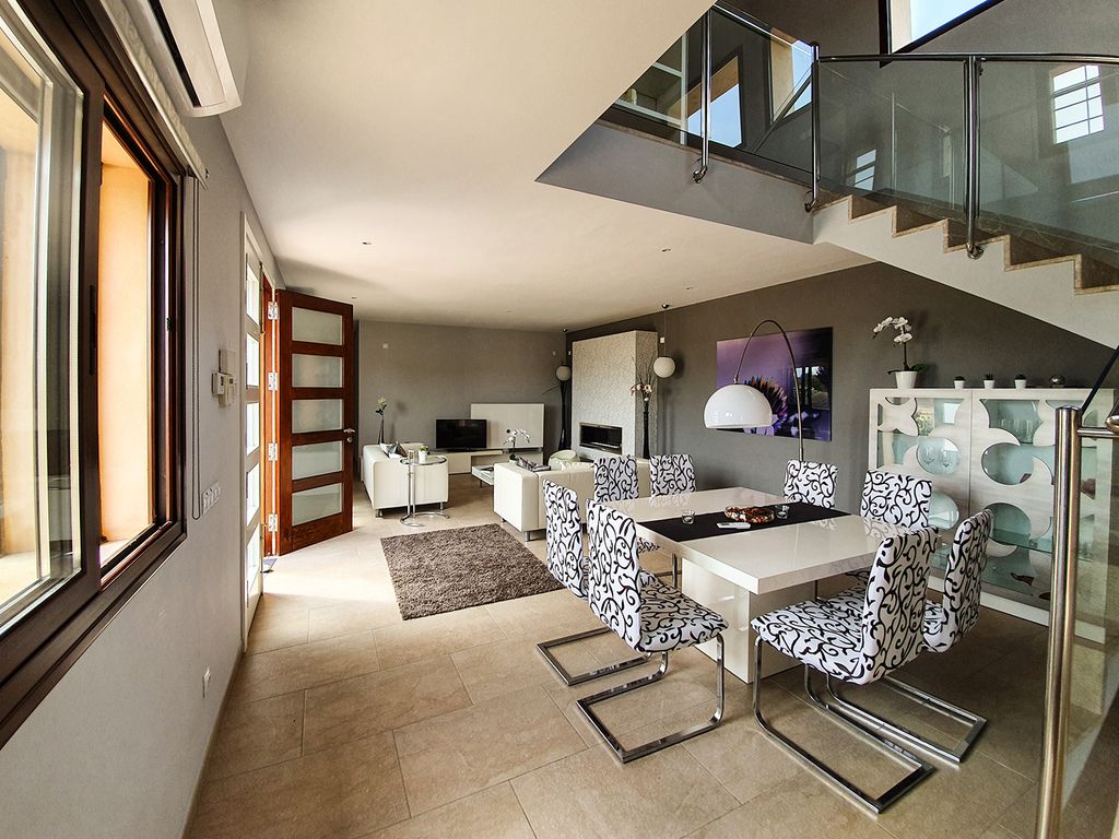 Property photo 3 of 22 20190801_160633.Jpg