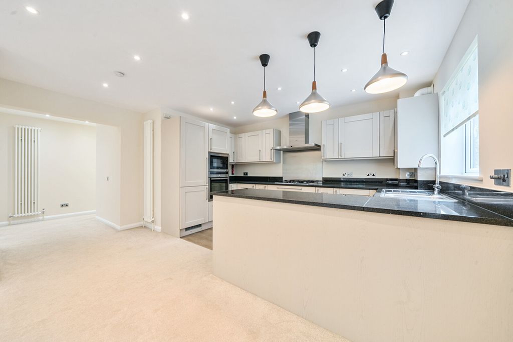 Property photo 1 of 10 1306048-2-68470A3...