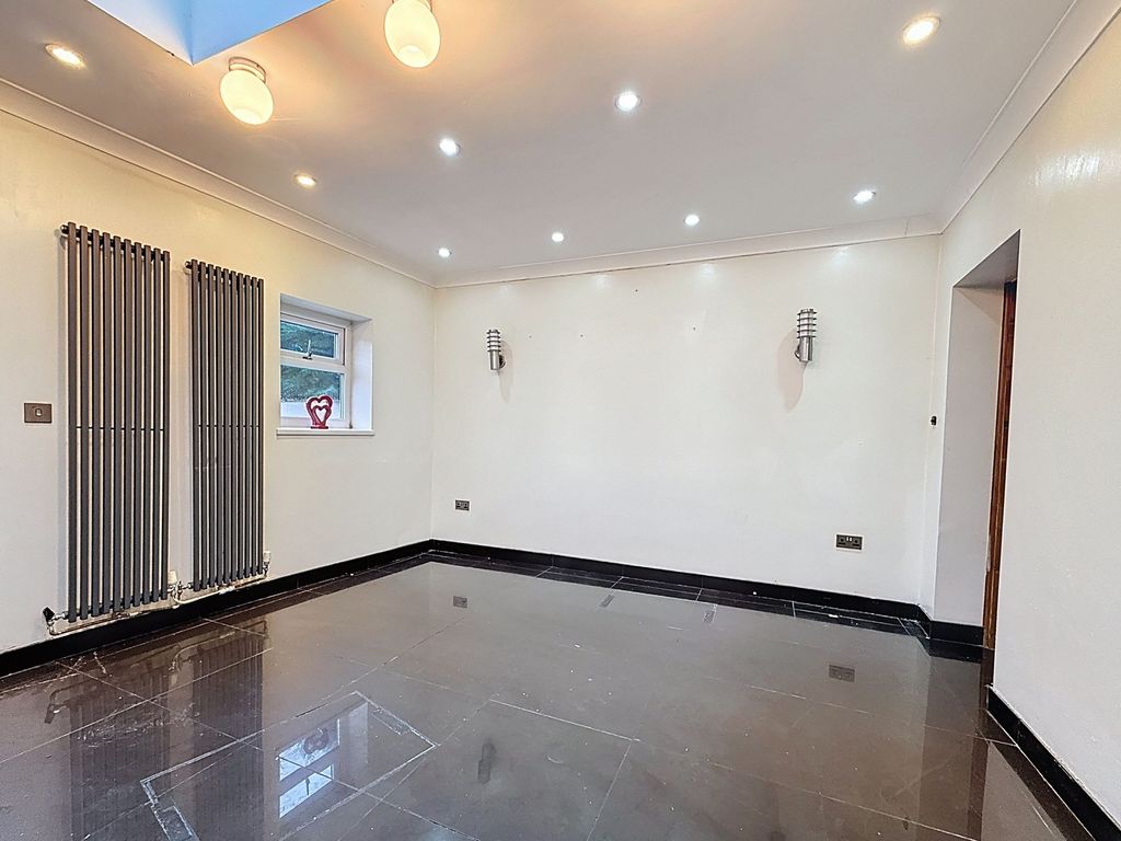 Property photo 3 of 16 Dining Room