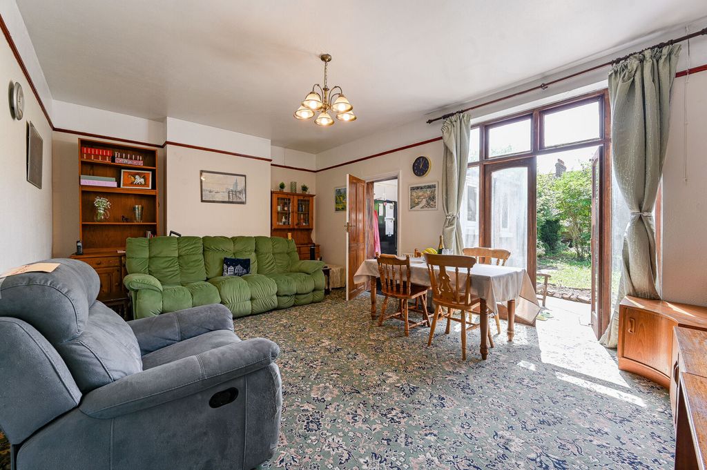 Property photo 2 of 20