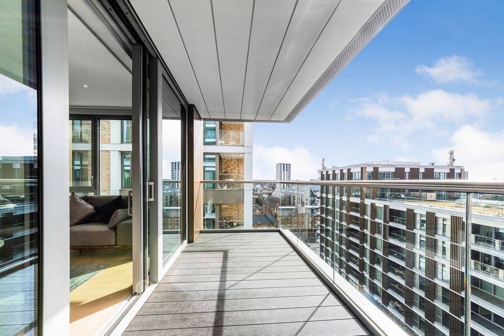 Property photo 2 of 19