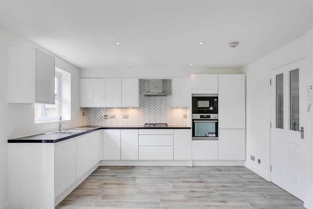 Property photo 2 of 10 Corney Reach Way 12-2.Jpg