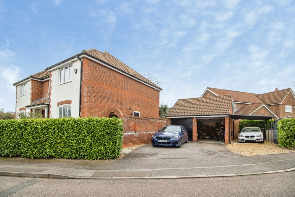 Property photo 1 of 29 2-Ravel-Close-01