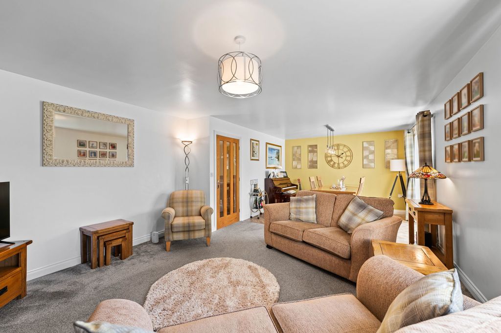 Property photo 3 of 33