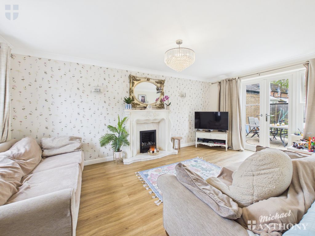 Property photo 3 of 18 Cam03852G0-Pr0630-Still003