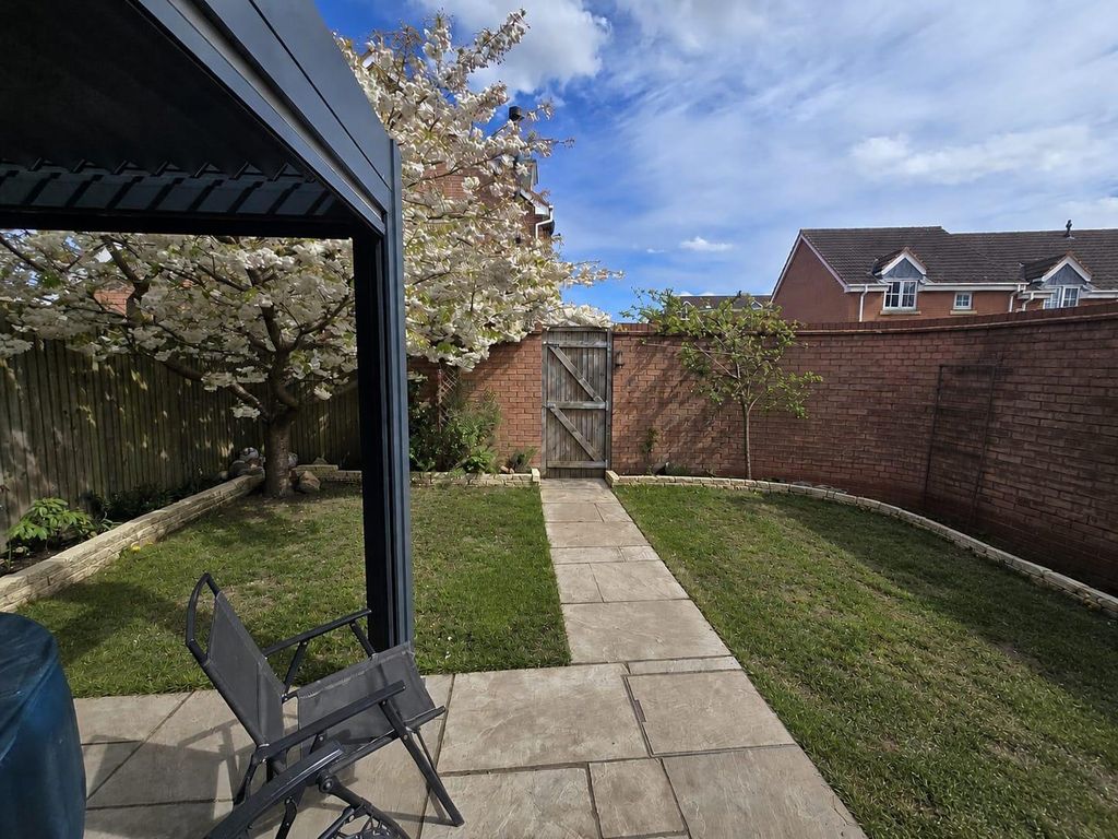 Property photo 3 of 11