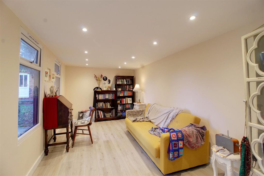 Additional image 6 of 5 bed detached house for salePeplins Way, Brookmans Park AL9