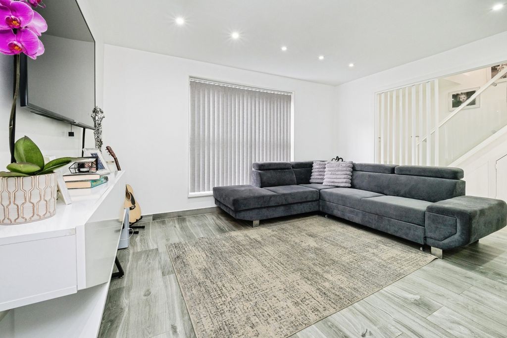 Property photo 3 of 18 Photo