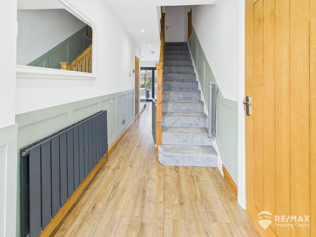 Property photo 2 of 20 Entrance Hall.Jpg