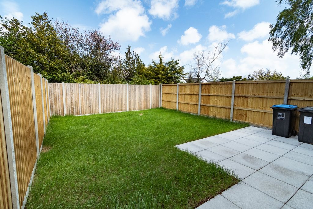 Property photo 2 of 17 Garden 1