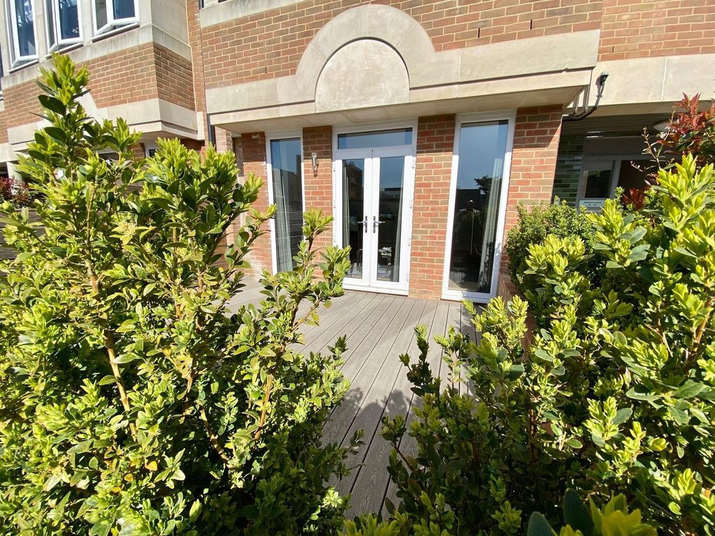 Property photo 2 of 8 Terrace