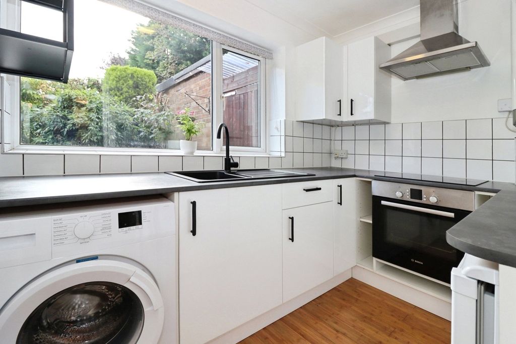 Property photo 2 of 17 Kitchen