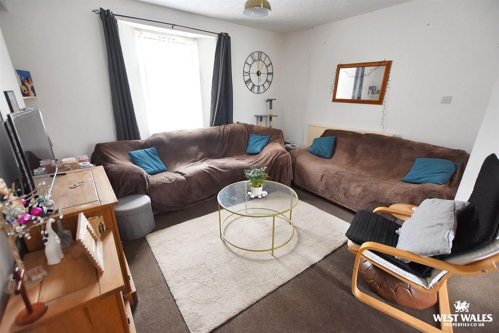 Property photo 2 of 10 2 (64).Jpg