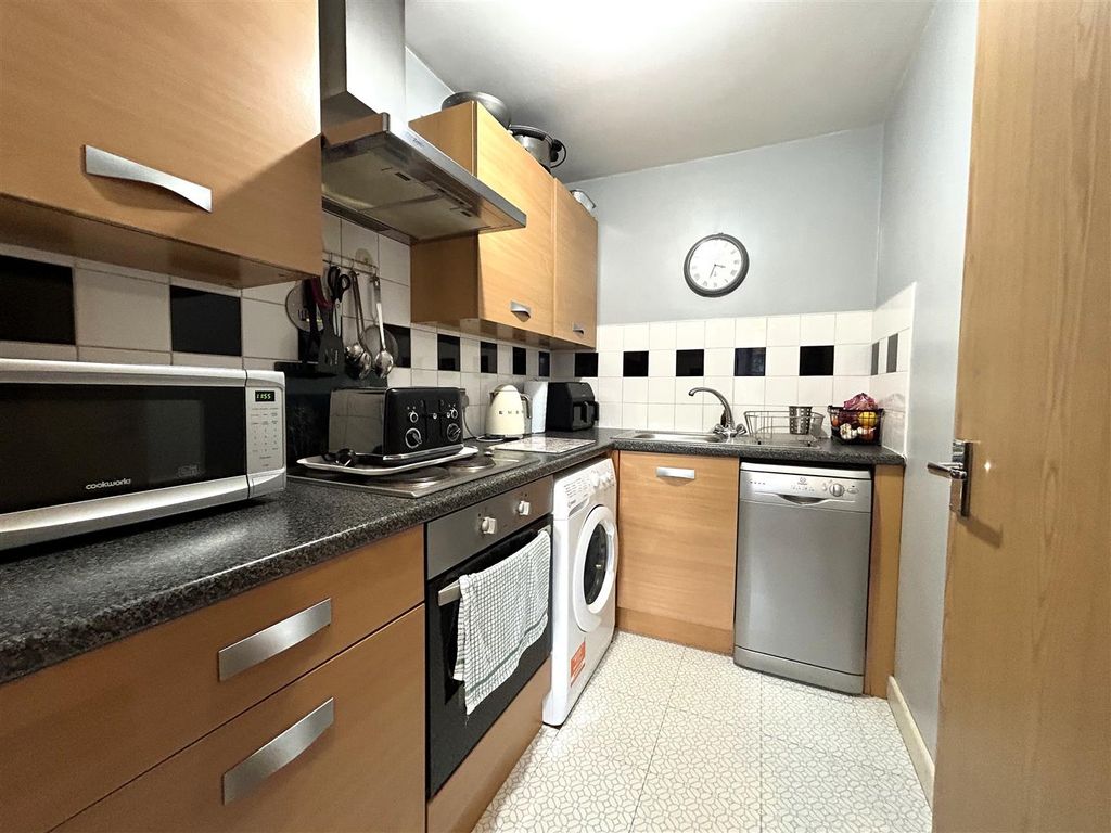 Property photo 3 of 6 Kitchen