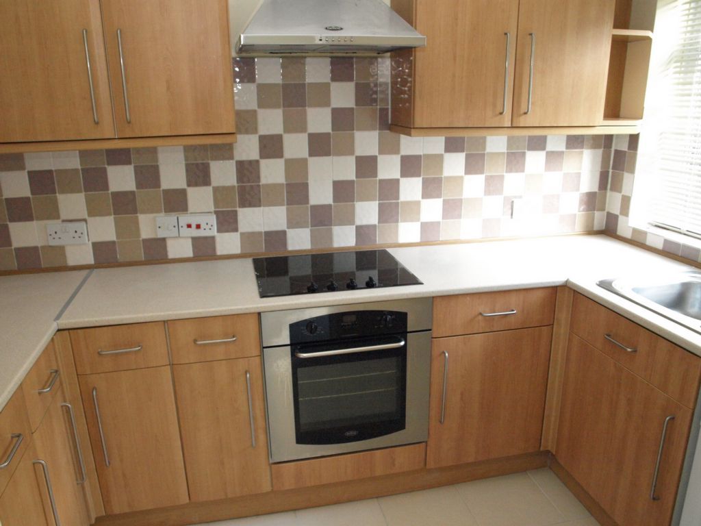 Property photo 2 of 8 Kitchen