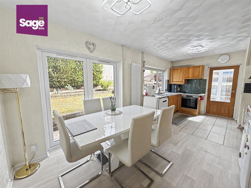 Property photo 3 of 32
