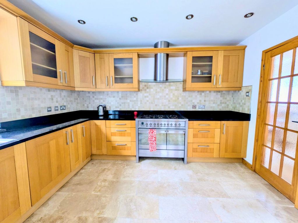 Property photo 3 of 36 Image24