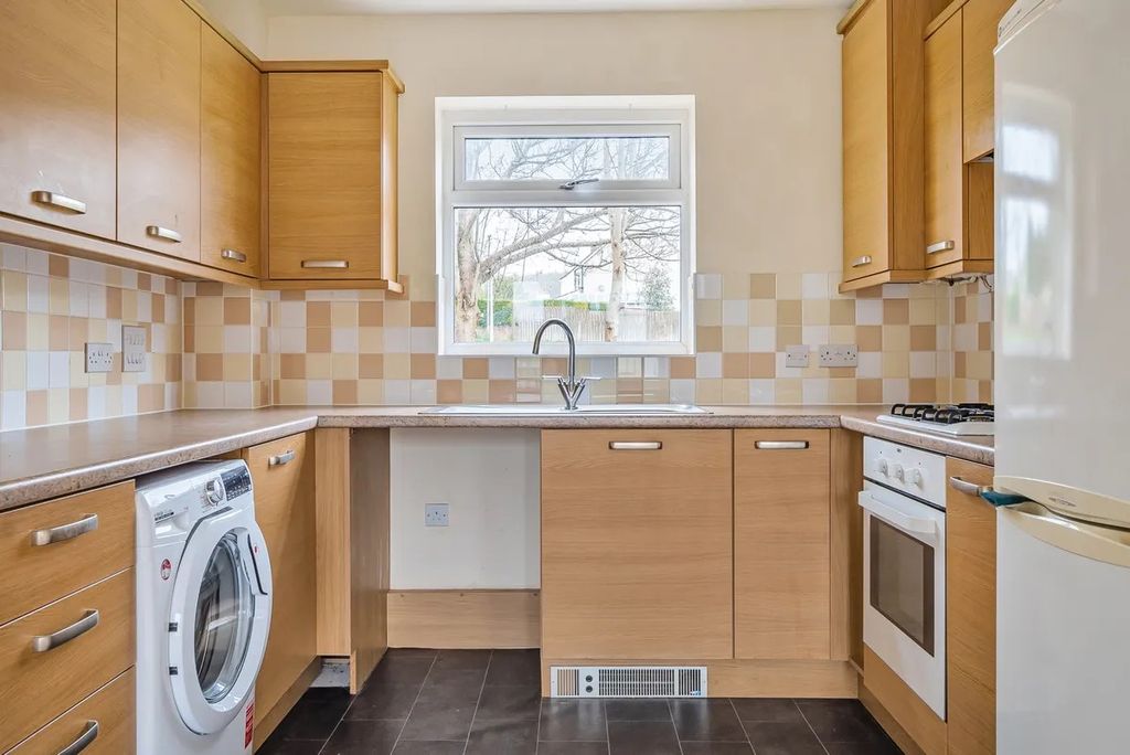 Property photo 2 of 6 Kitchen