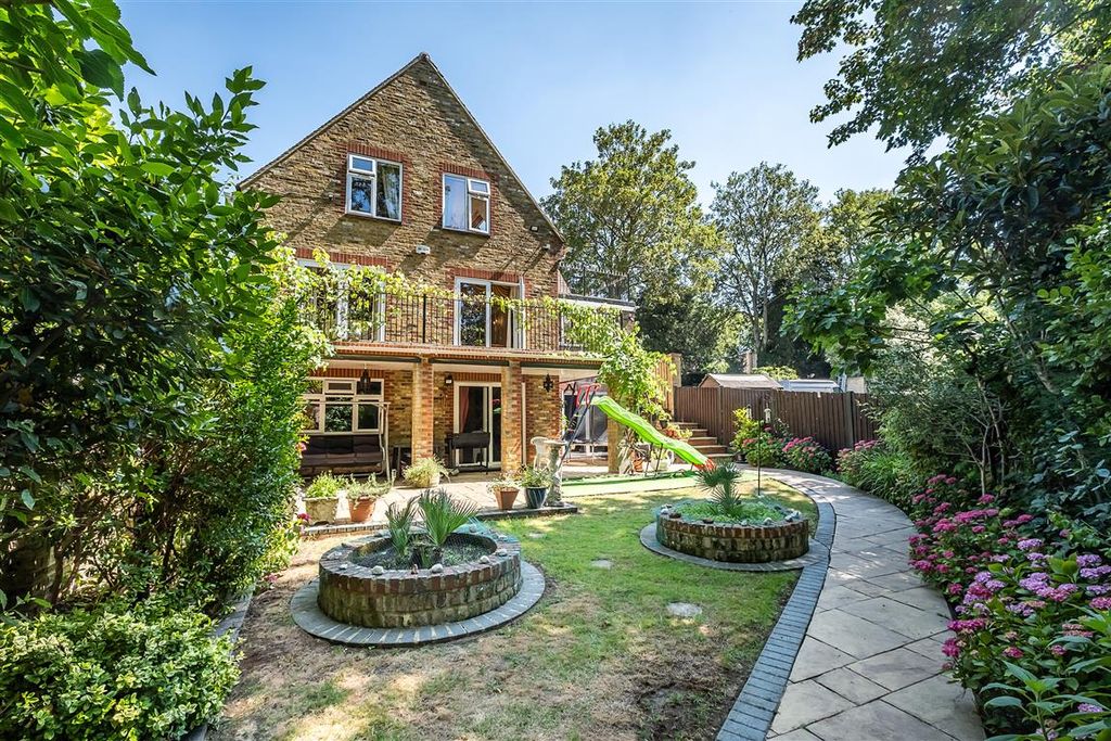 Property photo 2 of 11