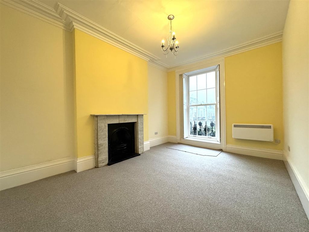 Property photo 2 of 7 Lounge