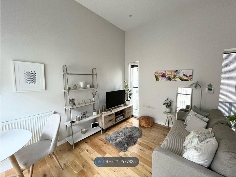 Property photo 2 of 15 Living Space