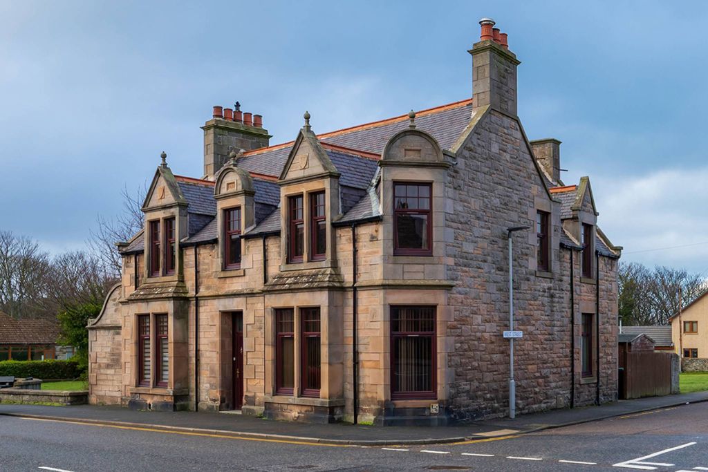 Property photo 1 of 30