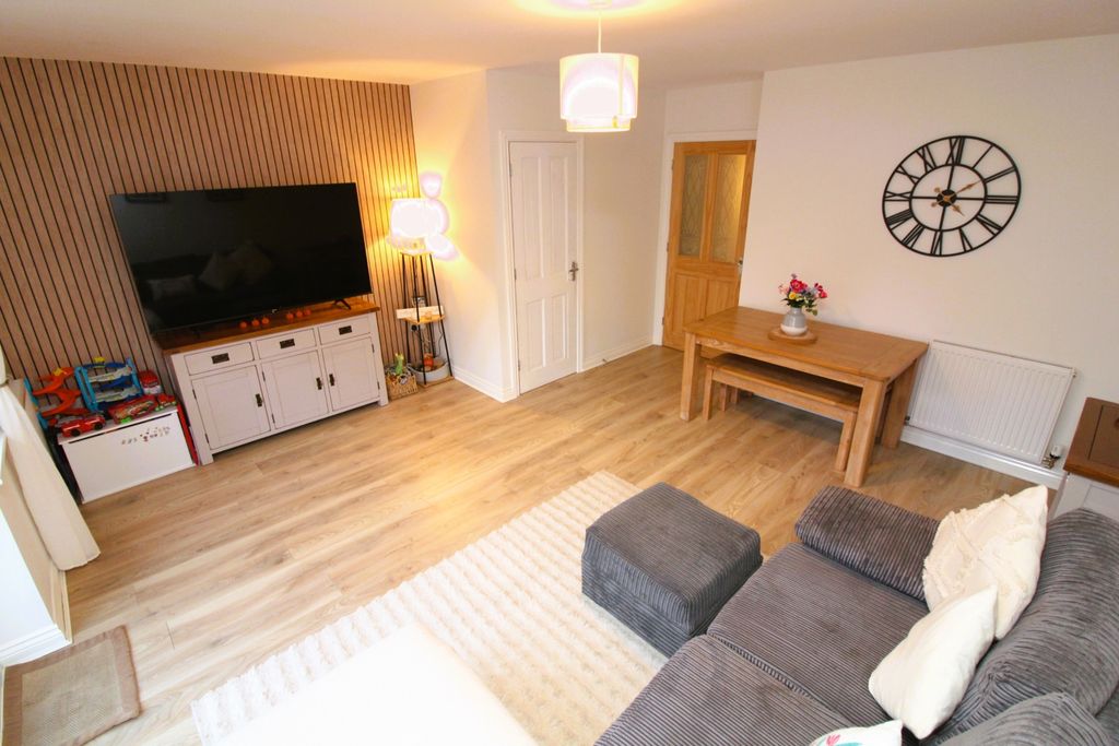 Property photo 2 of 35 Img_2485