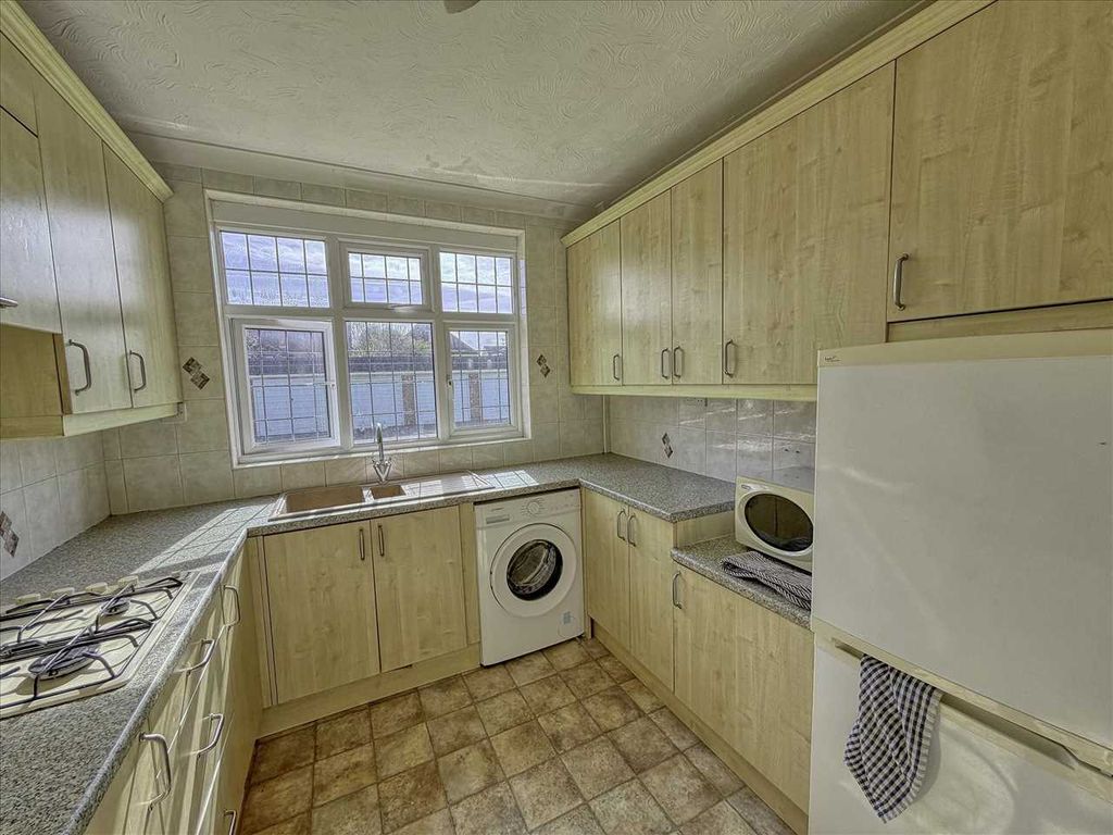 Additional image 6 of 3 bed flat for saleEton Court, 11 Eton Road, Frinton On Sea CO13