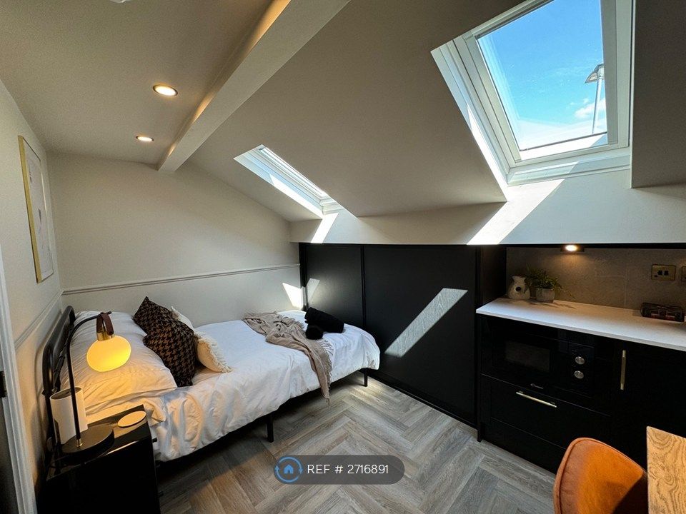 Property photo 2 of 26