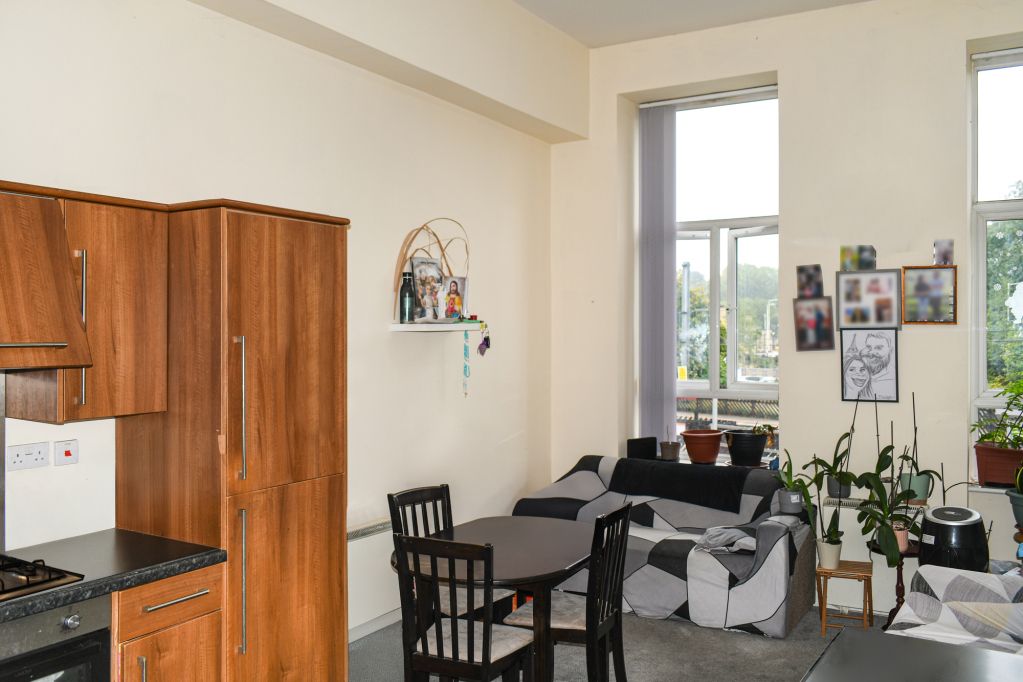 Property photo 3 of 7 Living / Kitchen