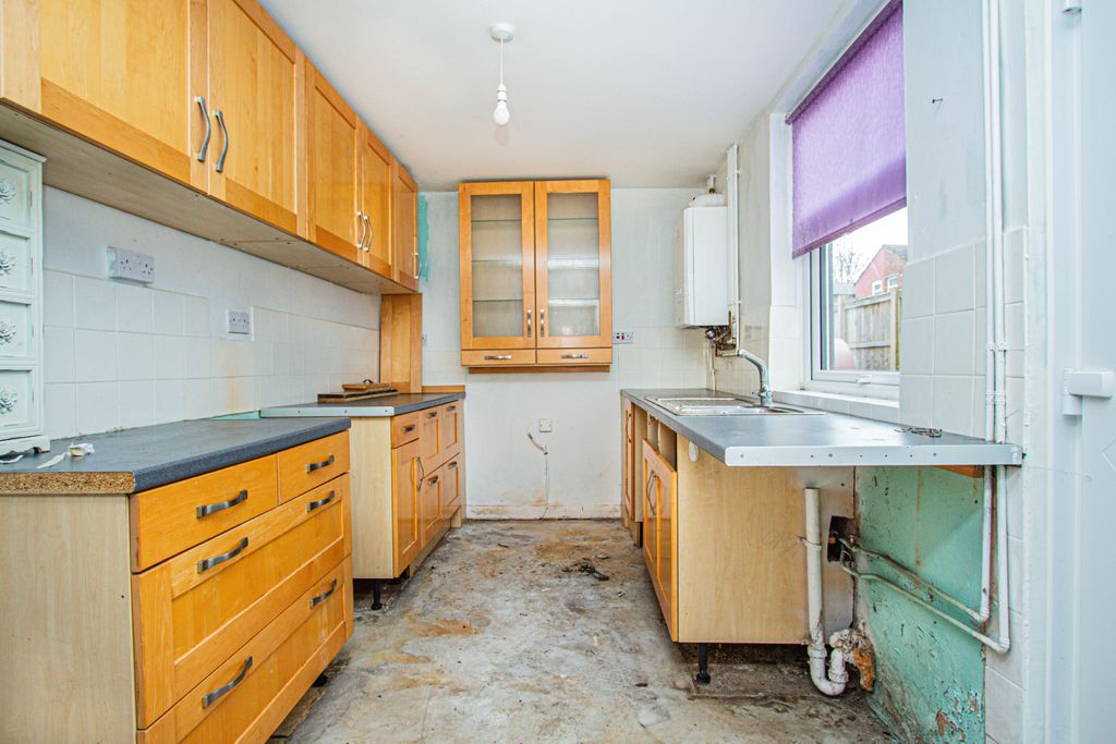 Property photo 3 of 12 Kitchen