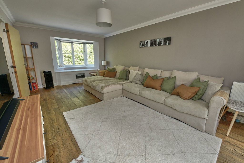 Property photo 3 of 25