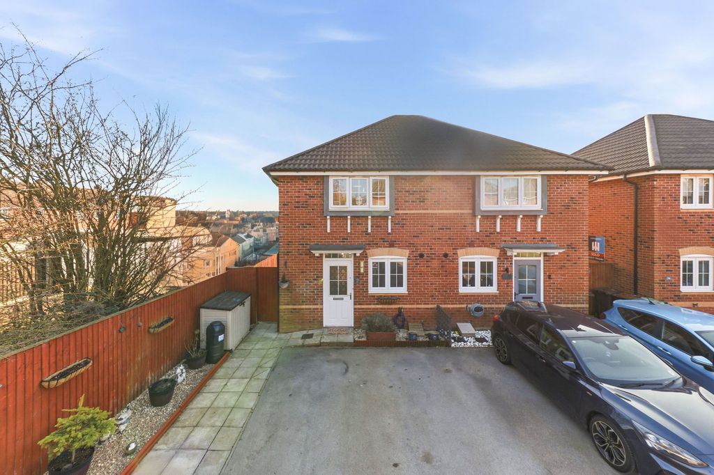 Property photo 1 of 31