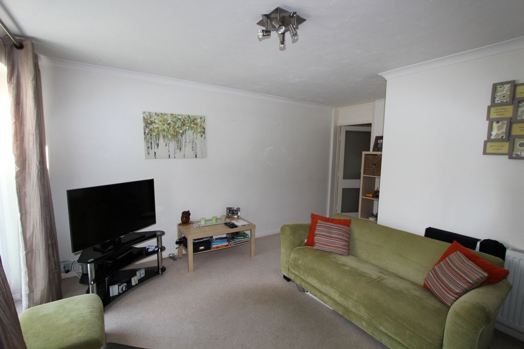 Property photo 2 of 8