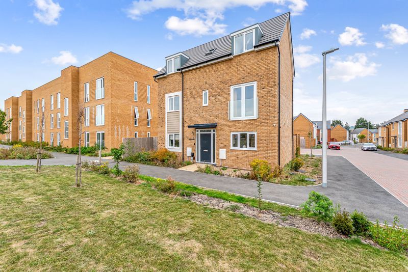 Property photo 1 of 33 Photo 8