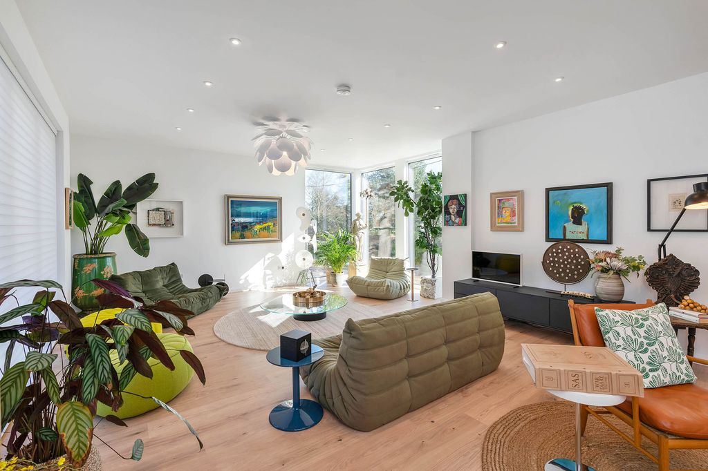 Property photo 3 of 27 Property Image 3