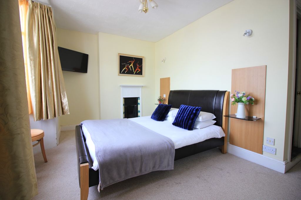 Property photo 2 of 6