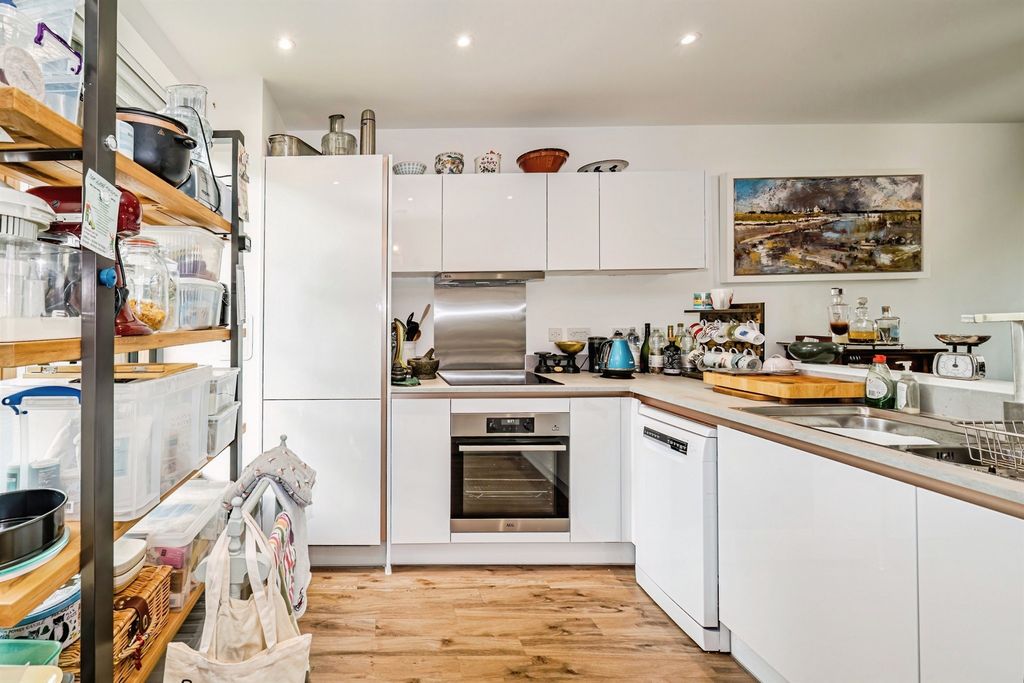 Property photo 2 of 14 Image